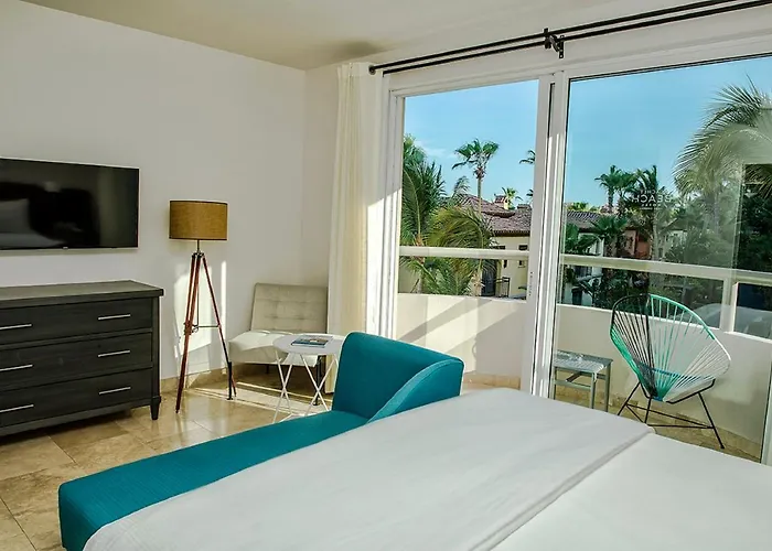 1 King Suite, In The Heart Of Cabo Pensión